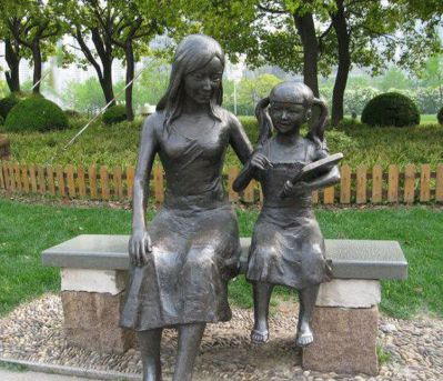 公園裝飾人物銅雕石凳上女雕塑